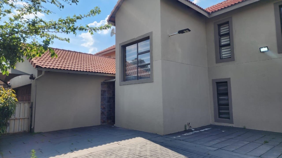 5 Bedroom Property for Sale in Waterkloof A H North West
